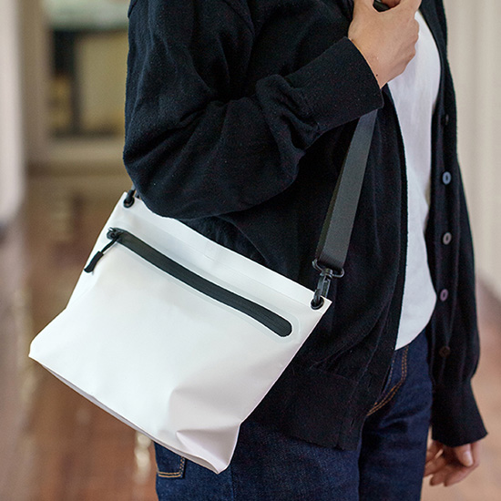 防滴サコッシュ